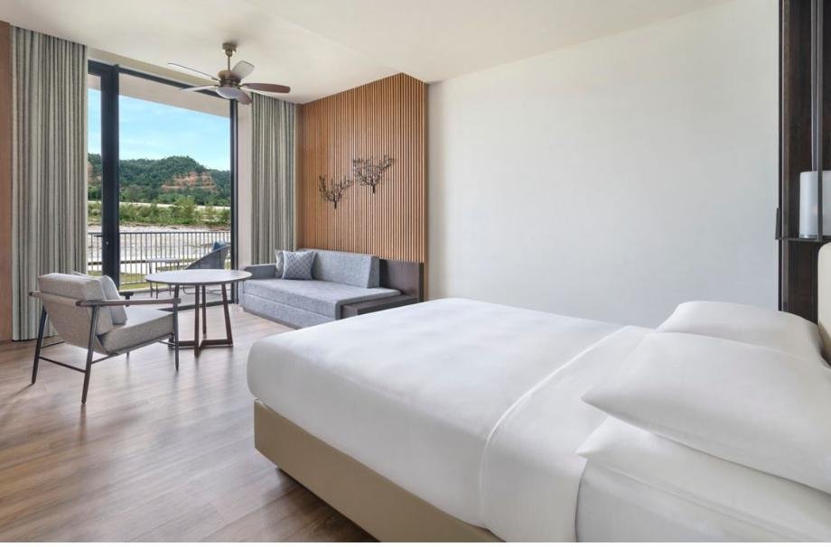Premier Room Resort View with Balcony - View 3